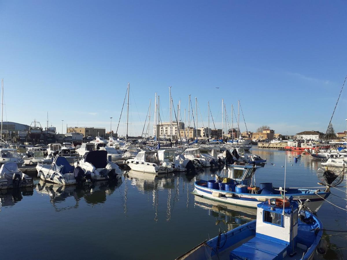 60sqm 2 bedroom, 1 private bathroom Apartament in Aeroportul Fiumicino Exterior foto