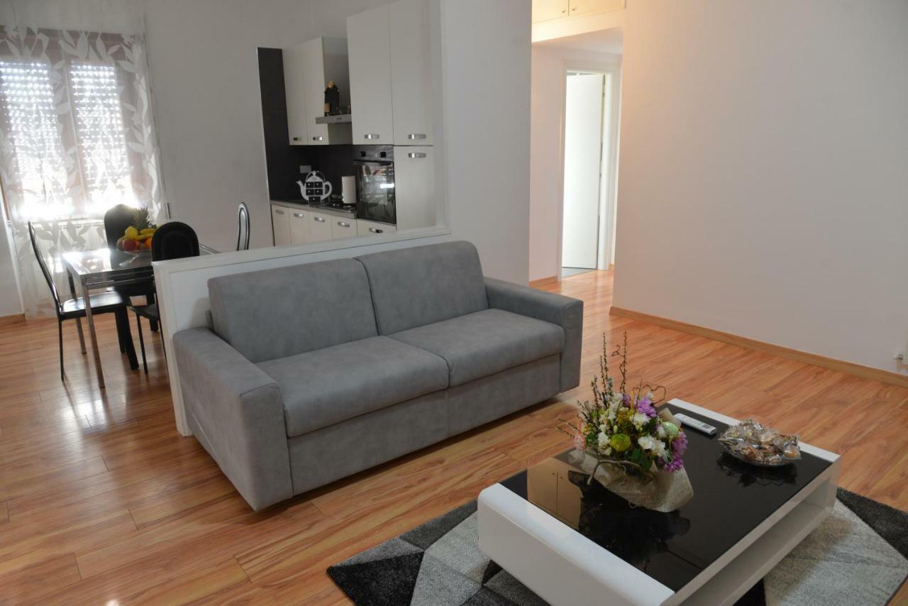 60sqm 2 bedroom, 1 private bathroom Apartament in Aeroportul Fiumicino Exterior foto