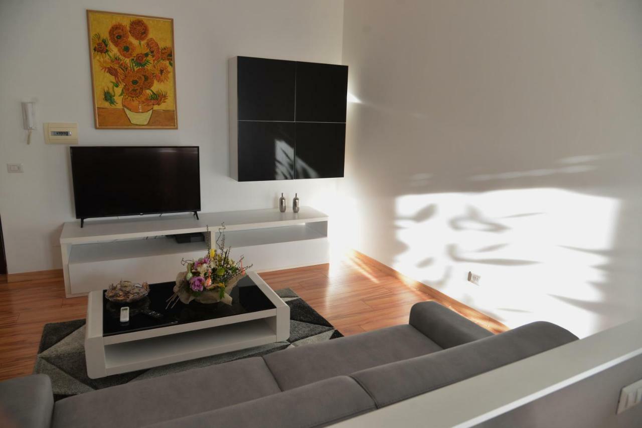 60sqm 2 bedroom, 1 private bathroom Apartament in Aeroportul Fiumicino Exterior foto