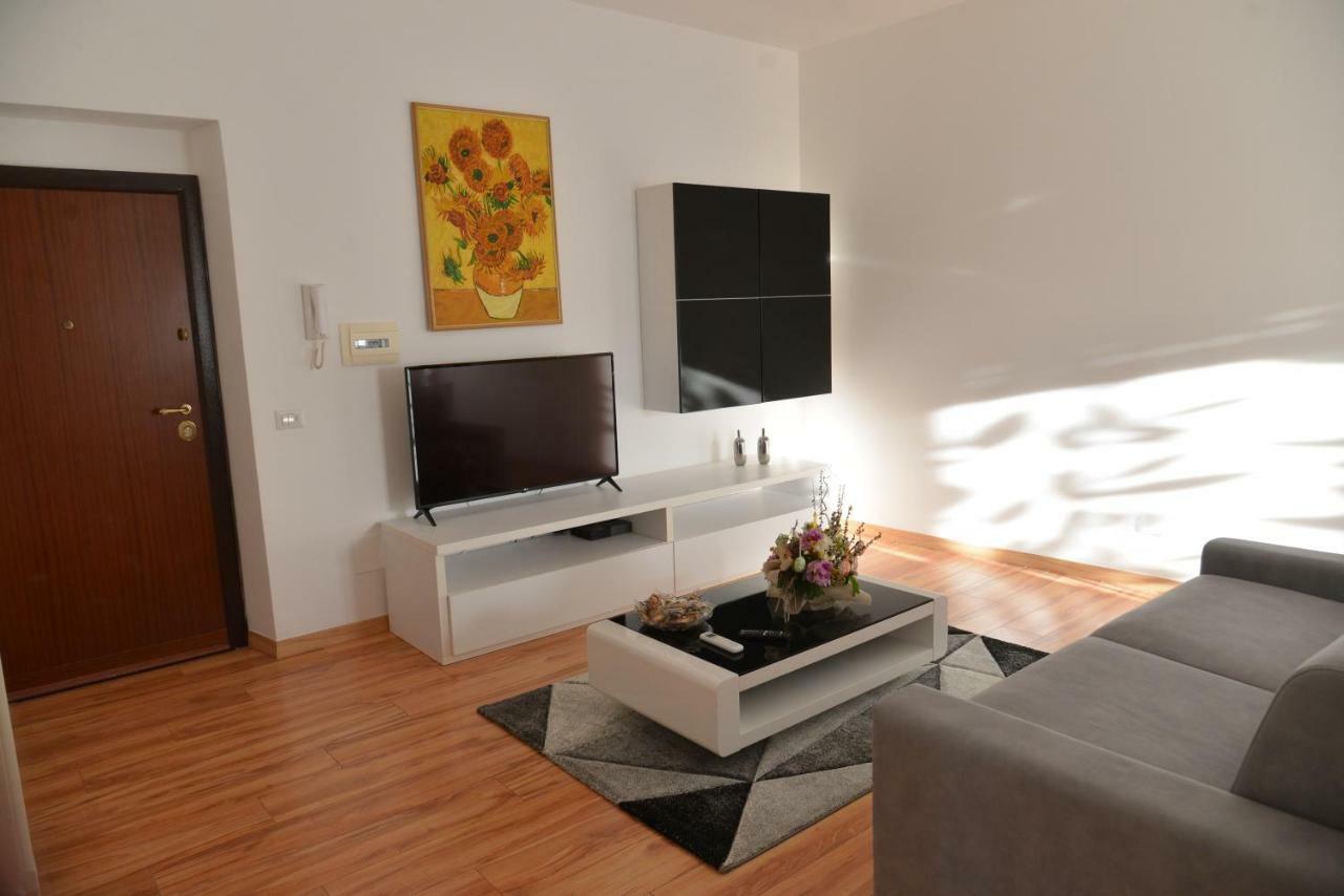 60sqm 2 bedroom, 1 private bathroom Apartament in Aeroportul Fiumicino Exterior foto
