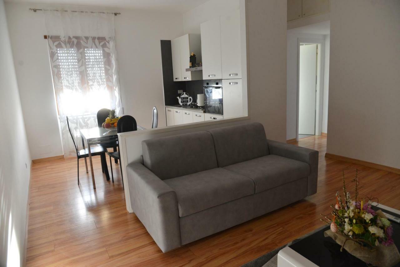 60sqm 2 bedroom, 1 private bathroom Apartament in Aeroportul Fiumicino Exterior foto