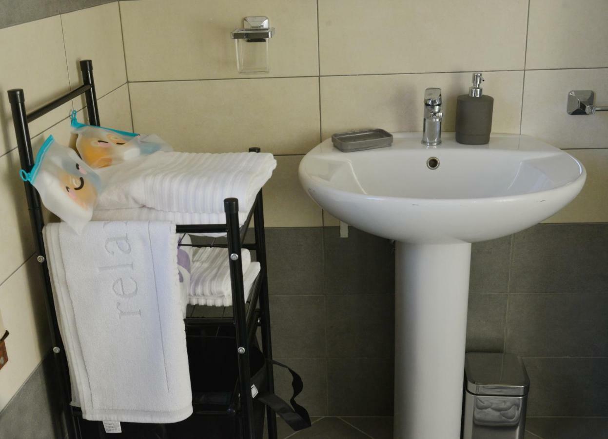 60sqm 2 bedroom, 1 private bathroom Apartament in Aeroportul Fiumicino Exterior foto