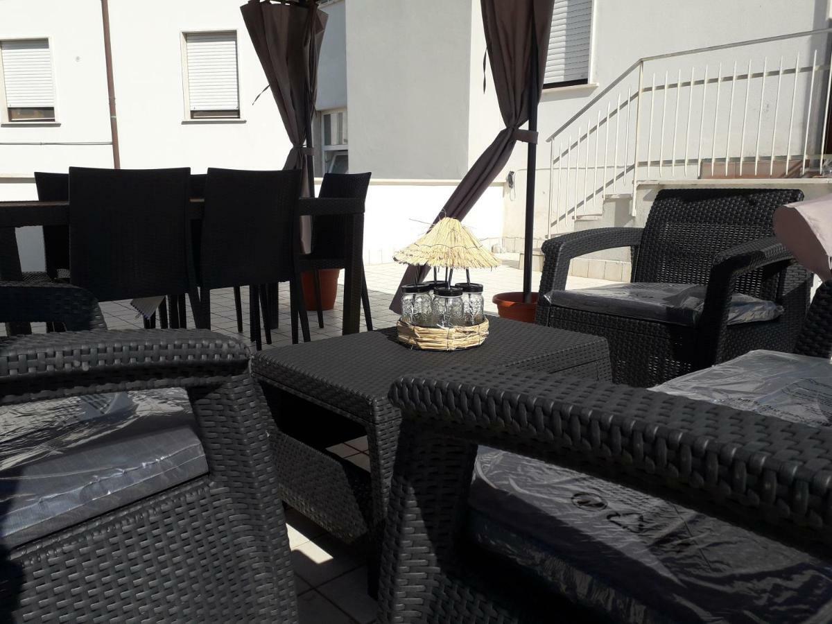 60sqm 2 bedroom, 1 private bathroom Apartament in Aeroportul Fiumicino Exterior foto